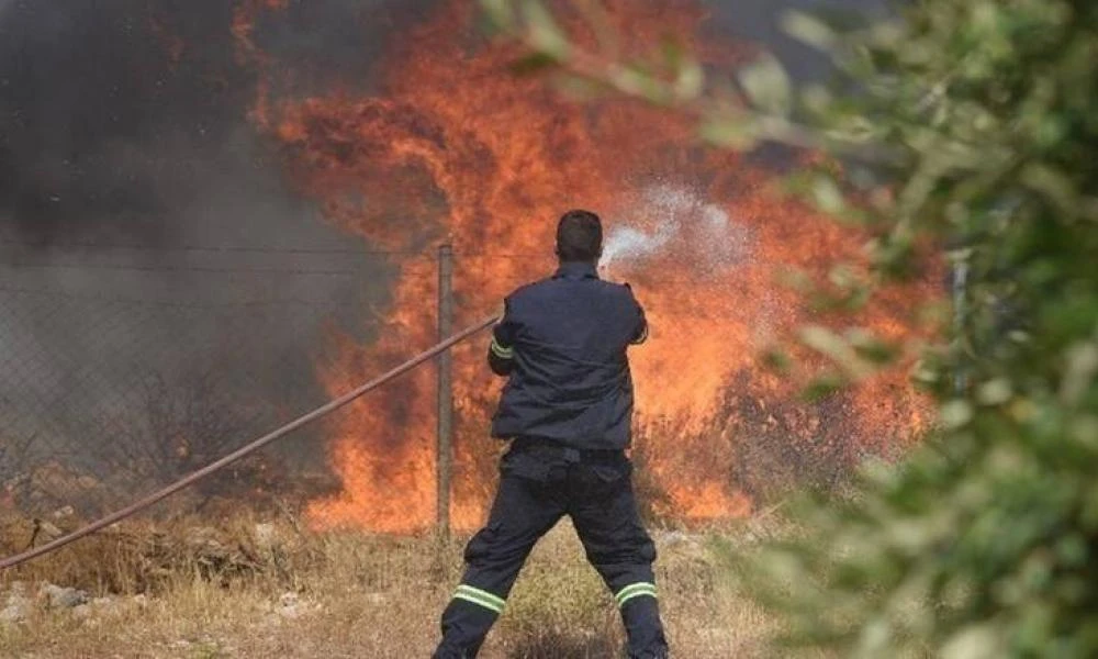 Πυρκαγιά στη Σέριφο: Ενεργοποιήθηκε 112 - Δύσκολη και μεγάλη η φωτιά, θα ενισχυθούν τα εναέρια μέσα, είπε ο δήμαρχος